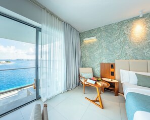 Superior Room, Oceanfront | Premium bedding, minibar, in-room safe, desk