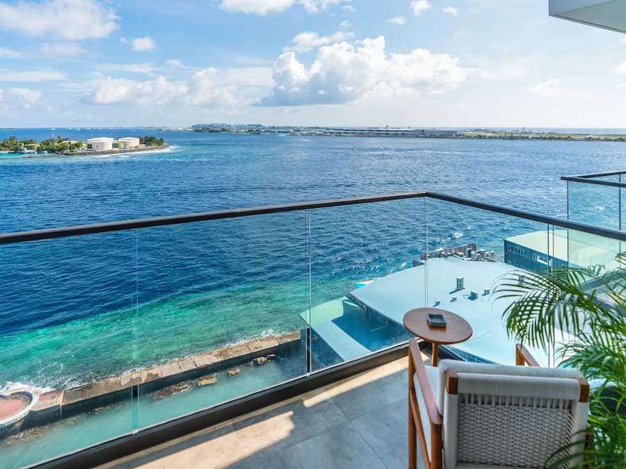 Superior Room, Oceanfront | Bilik Mandi | Tab mandi, kelengkapan dandanan diri percuma, pengering rambut