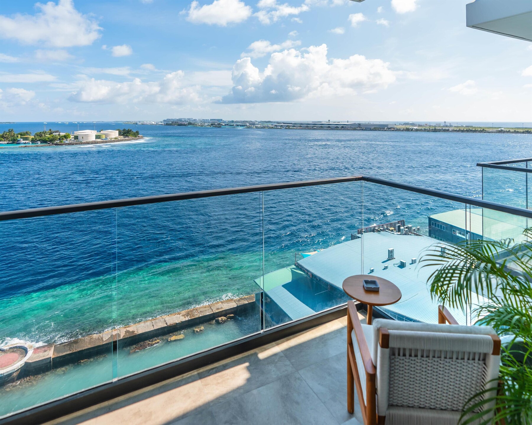 Superior Room, Oceanfront | Bathroom | Free toiletries, hair dryer, bathrobes, bidet