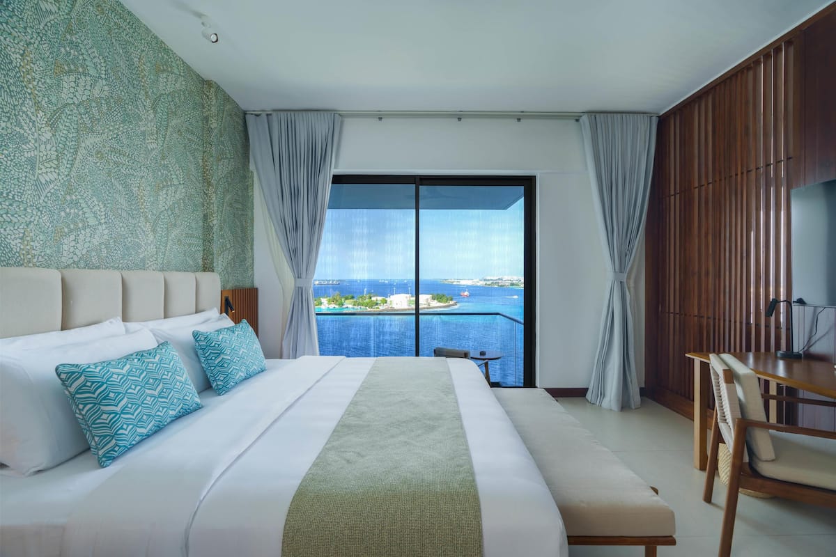 Junior Suite, Ocean View | Premium bedding, minibar, in-room safe, desk