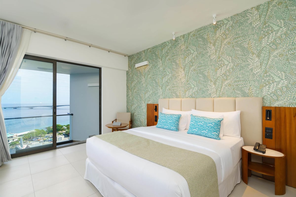 Superior Room, Ocean View | Premium bedding, minibar, in-room safe, desk