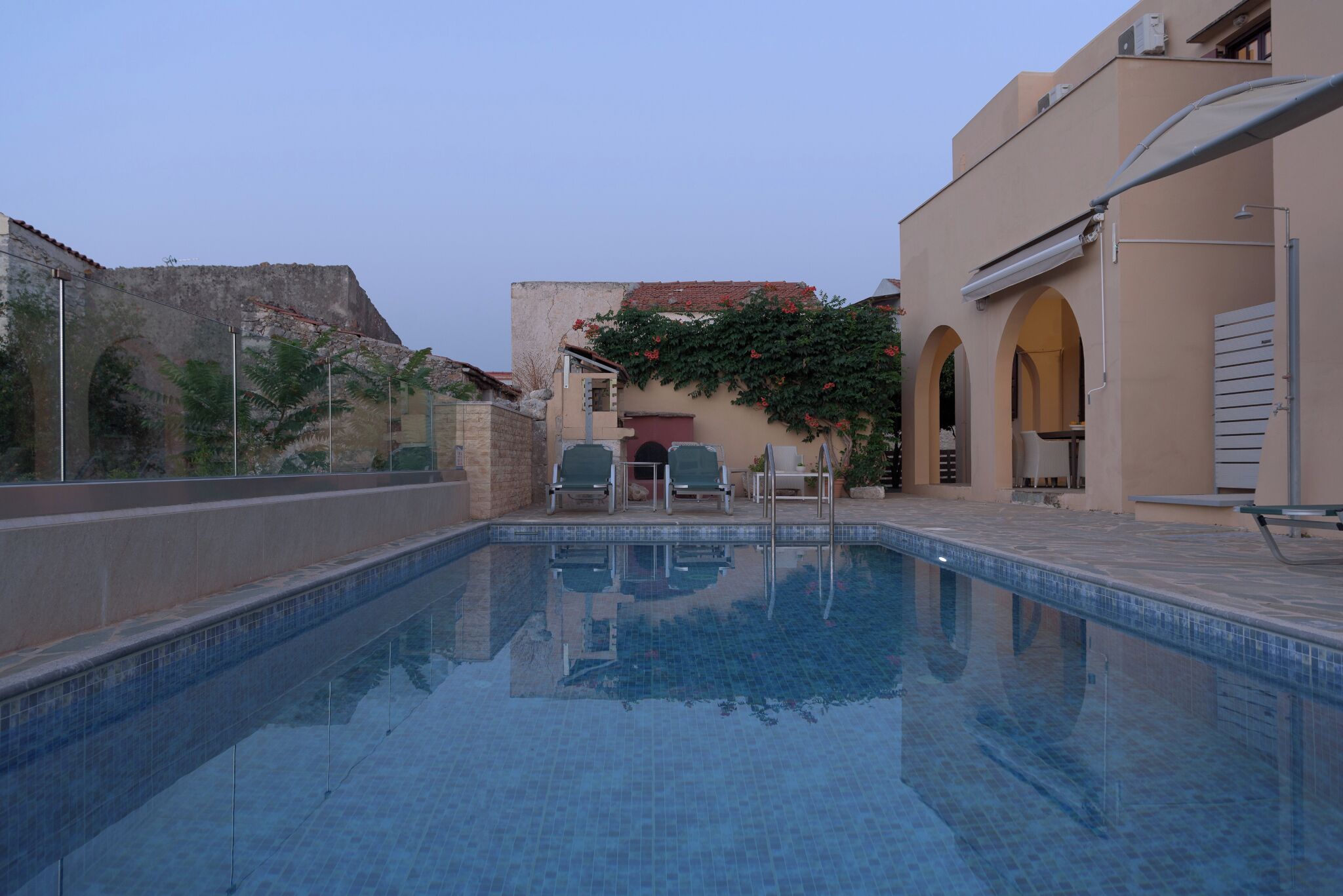 حمام سباحة