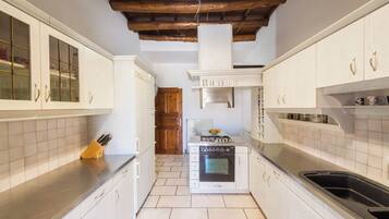 Superior Villa | Private kitchen | Espresso maker, coffee/tea maker, electric kettle, toaster