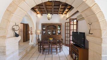 Superior Villa | Dining room