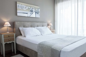 3 habitaciones, escritorio, tabla de planchar con plancha y wifi