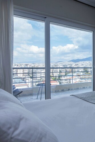 Alimos Luxury 3 Bd Apt w Stunning Acropolis Views