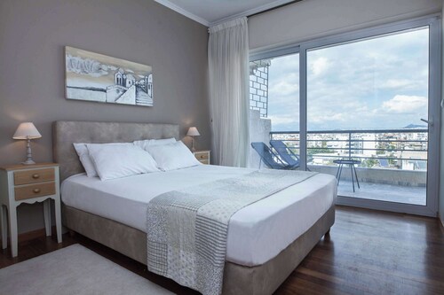 Alimos Luxury 3 Bd Apt w Stunning Acropolis Views