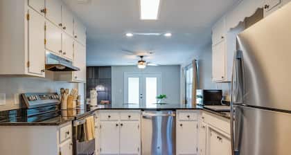 Midtown Urban Retreat- Family Friendly 3BR Retreat