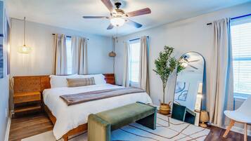 3 Schlafzimmer, Schreibtisch, Bügeleisen/Bügelbrett, Reisekinderbett