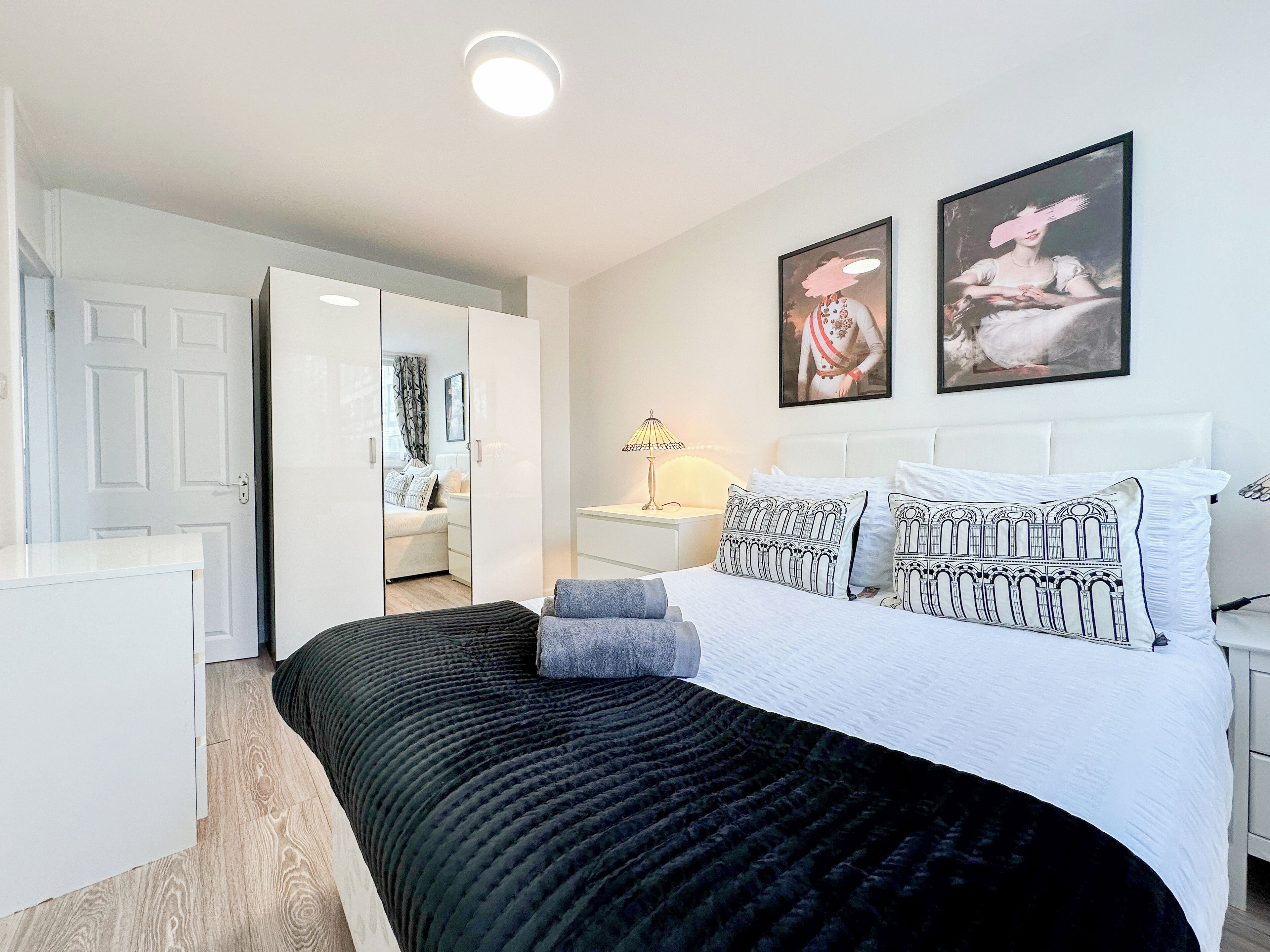 3 bedrooms, desk, iron/ironing board, travel crib