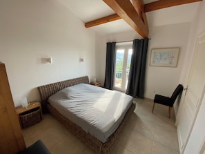 4 chambres, fer et planche à repasser, lit parapluie, Wi-Fi gratuit