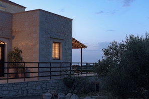 Comfort Villa, Mountain View | Egyptian cotton sheets, premium bedding, memory-foam beds - Ellotia & Asterion By Forest Villas (Rethymno)