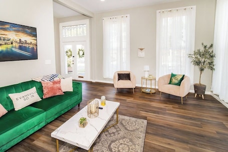 TV. 1 bd/1ba Apt near Haynies Corner