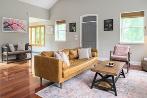 Smart TV, fireplace, books, offices