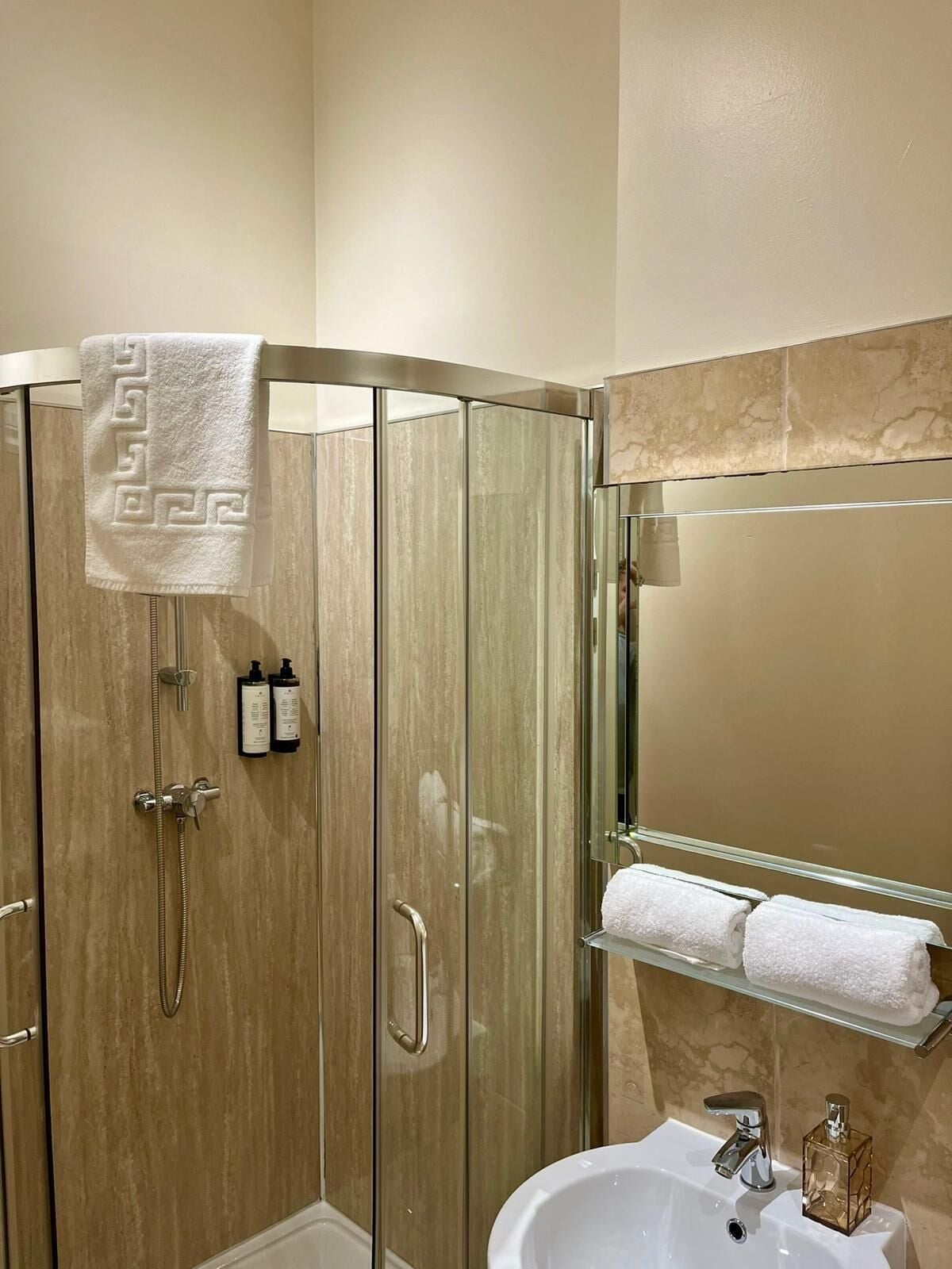 Gratis toiletartikler, håndklæder, Sæbe, Shampoo