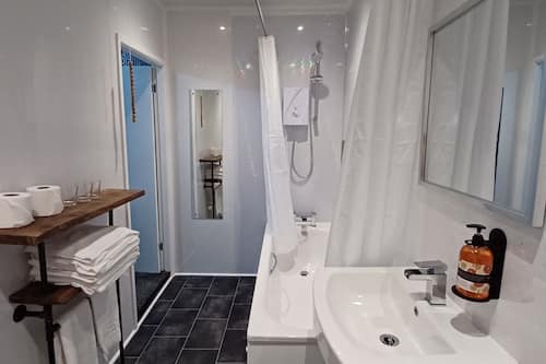 Suite, Ensuite (Room 14) | Bathroom | Hair dryer, towels, soap, shampoo