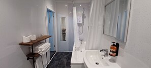 Suite, Ensuite (Room 14) | Bathroom | Hair dryer, towels, soap, shampoo - Vinnies Family Hotel (Blackpool)