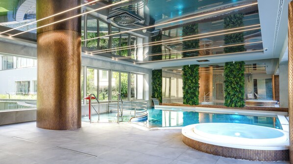 تفاصيل الفندق من الداخل