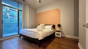 2 soverom, skrivebord, strykejern/-brett og wi-fi