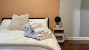 2 slaapkamers, een bureau, een strijkplank/strijkijzer, wifi
