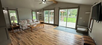 Charming 3-bedroom historic house with AC and WiFi in lovely Chardon