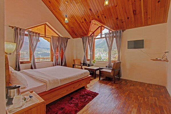 5 bedrooms, iron/ironing board, WiFi, bed sheets