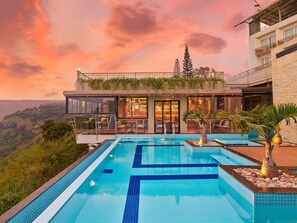 2 outdoor pools