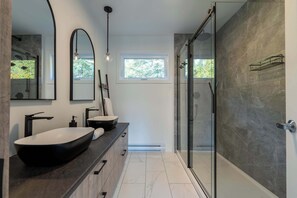Shower, hair dryer, towels, shampoo