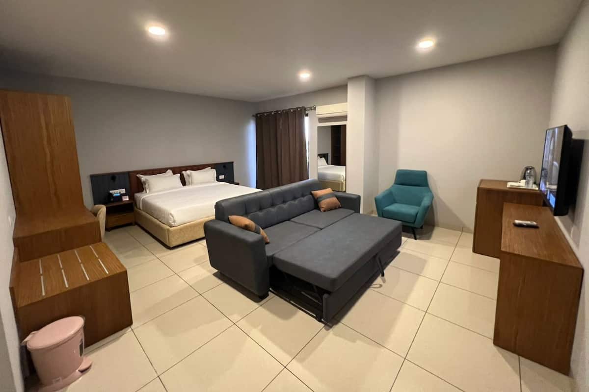 Junior Double Room, Balcony, Garden View