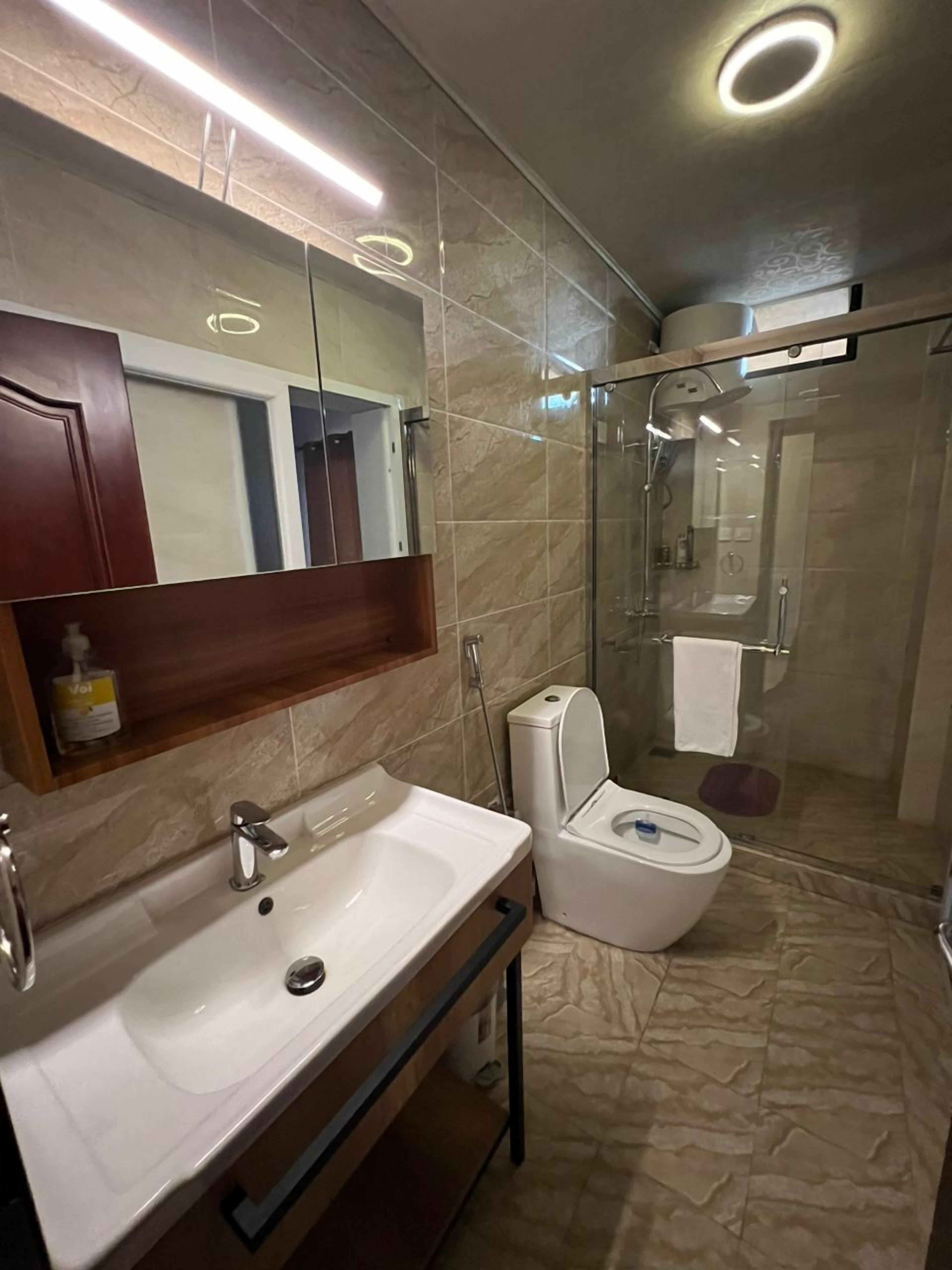 Family Suite, Balcony, Golf View | Bathroom | Shower, free toiletries, hair dryer, slippers
