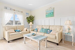 Télévision, cheminée, espaces bureaux