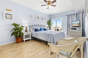 3 habitaciones, escritorio, tabla de planchar con plancha y wifi