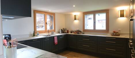 Kühlschrank, Ofen, Herdplatte, Geschirrspüler