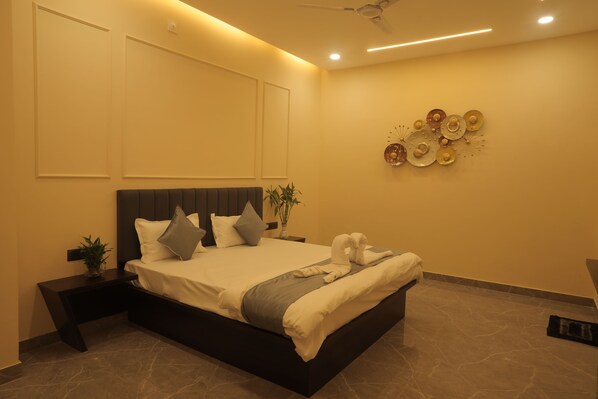 1 bedroom, desk, iron/ironing board, WiFi