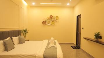 1 bedroom, desk, iron/ironing board, WiFi