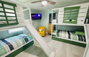 3 bedrooms, bed sheets