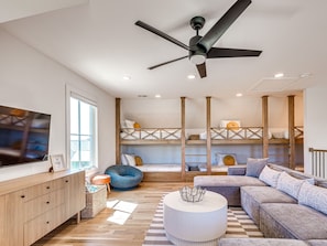 5 habitaciones, tabla de planchar con plancha, cuna de viaje y wifi