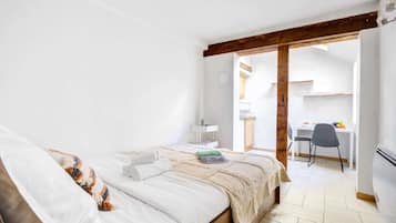 1 Schlafzimmer, Schreibtisch, Bügeleisen/Bügelbrett, Reisekinderbett