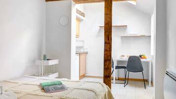 1 Schlafzimmer, Schreibtisch, Bügeleisen/Bügelbrett, Reisekinderbett