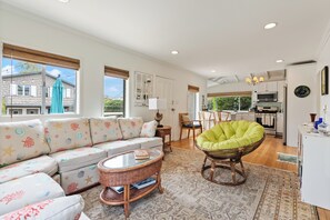 Smart TV - The Laguna Beach Bungalow (Laguna Beach)