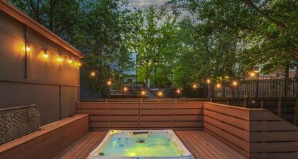 Hot Tub|King Beds|Walkable|Bubbles & Brew Bungalow