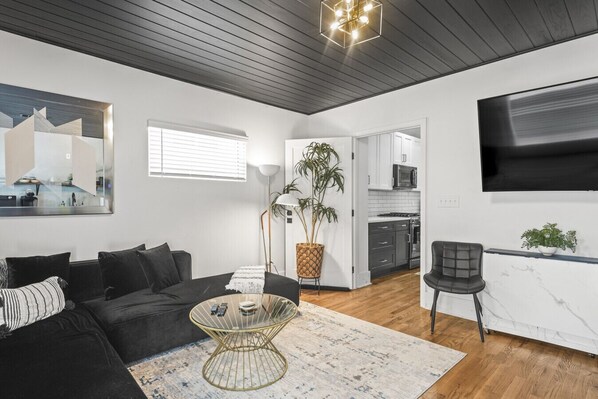 Smart TV, fireplace, books, offices