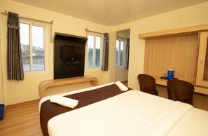 Superior Double Room | Laptop workspace, free WiFi - Lazo Silver Lake (Ootacamund)