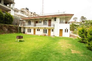 Garden - Lazo Silver Lake (Ootacamund)