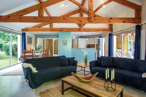 Smart TV, books, stereo