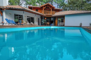 Outdoor pool, a heated pool - Exceptional residence on the Biscarrosse golf course with heated swimming pool (Biscarrosse)