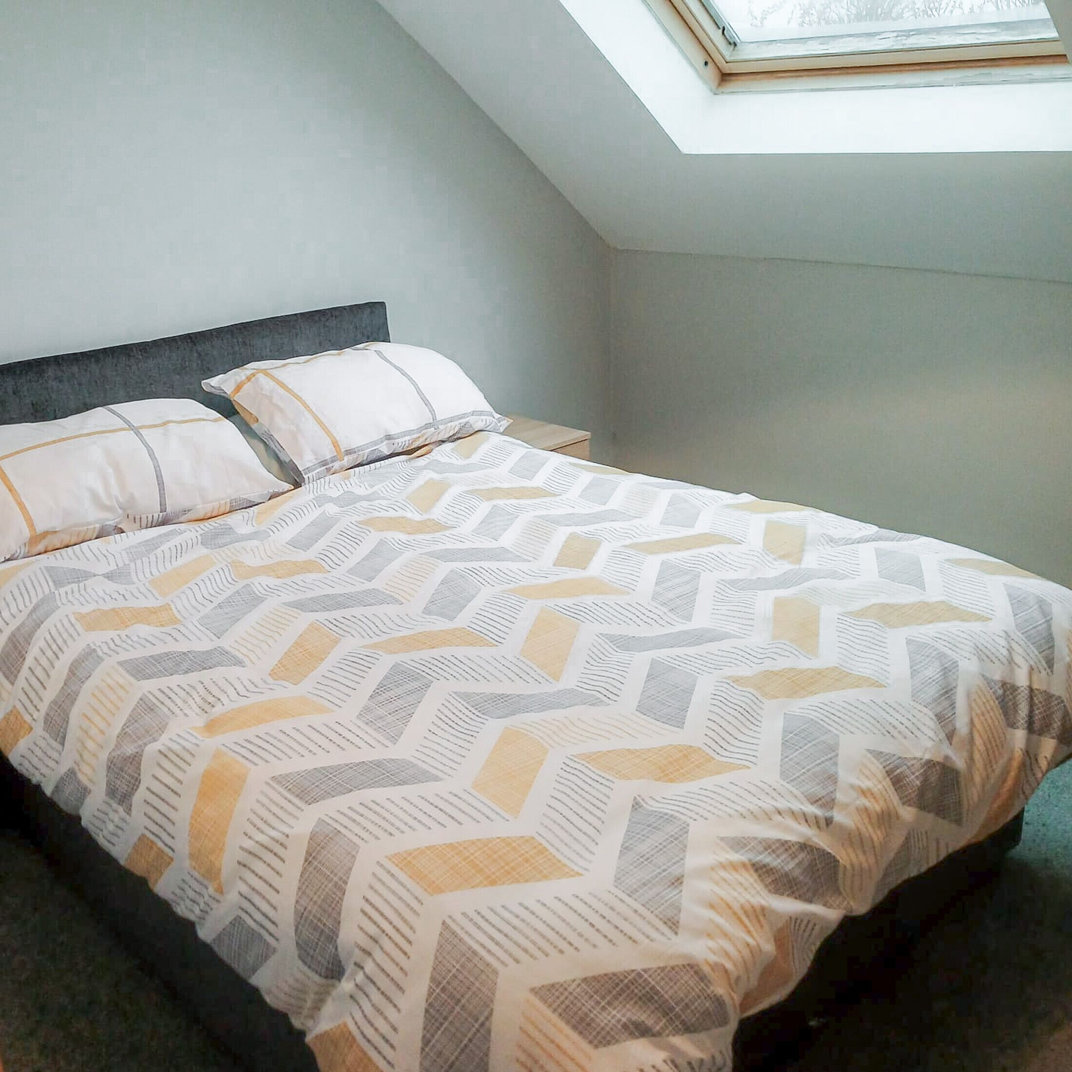 4 bedrooms, bed sheets