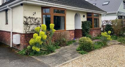 Wonderful accommodation with double bedroom en-suite shower, lounge and WiFi