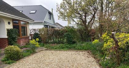 Wonderful accommodation with double bedroom en-suite shower, lounge and WiFi