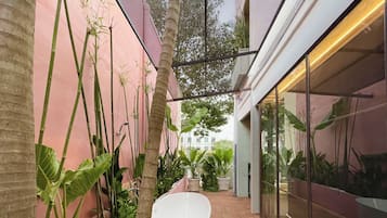 Executive Double Room, Balcony | Desk, laptop workspace, blackout curtains, soundproofing